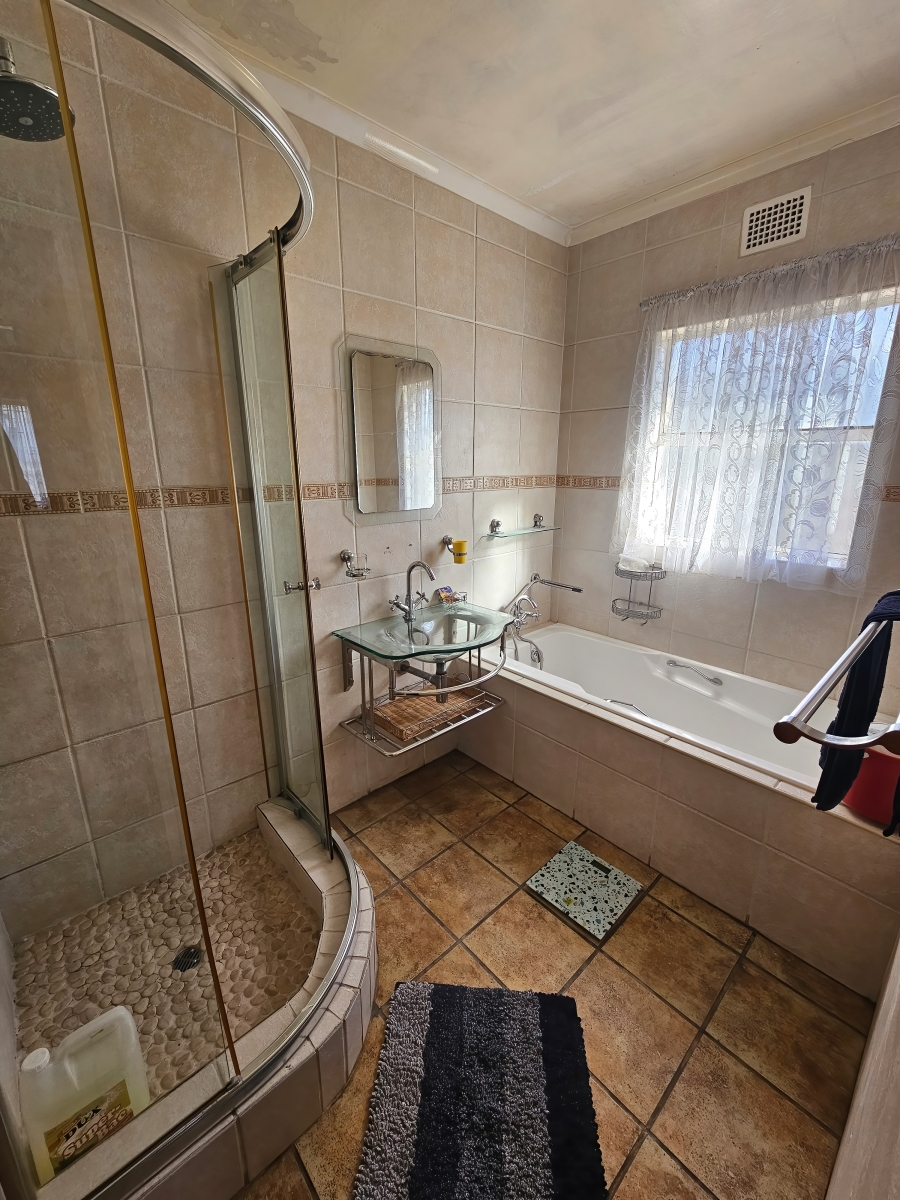3 Bedroom Property for Sale in Peerless Park North Western Cape